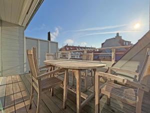 Sunny Duplex Stay in City Center