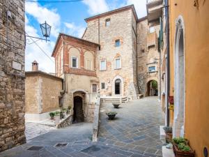 Cozy Apartment in a Traditional Tuscan Stone Farmhouse
