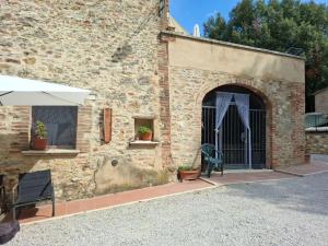 Cozy Apartment in a Traditional Tuscan Stone Farmhouse