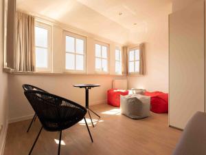 Sunny Duplex Stay in City Center