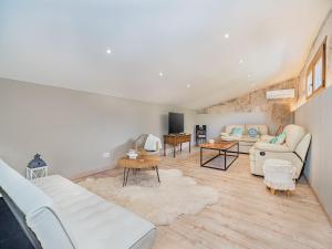 Cosy 2-Bed Villa with Pool, Pollença