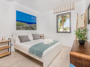 Playa de Muro Chalet with Pool for 6