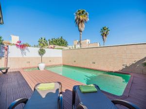 Beach Chalet with Pool for 6