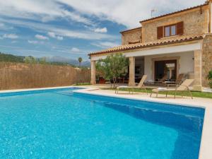 Modern Rustic Country Villa with Pool