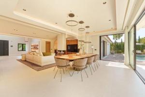 Exclusive 5-Bedroom Villa in Puerto Banus Marbella MRB