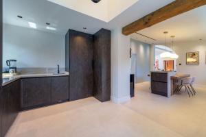 Exclusive 5-Bedroom Villa in Puerto Banus Marbella MRB