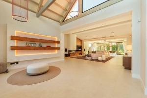 Exclusive 5-Bedroom Villa in Puerto Banus Marbella MRB