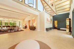 Exclusive 5-Bedroom Villa in Puerto Banus Marbella MRB