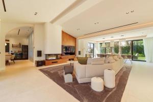 Exclusive 5-Bedroom Villa in Puerto Banus Marbella MRB