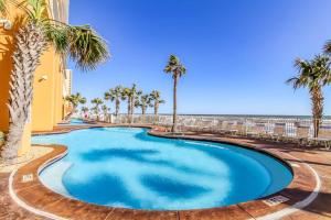 Beachfront high-end condo with Pool Hot tub & Splash pad