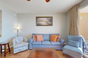 Beachfront condo with pool lazy river splash pad & hot tub