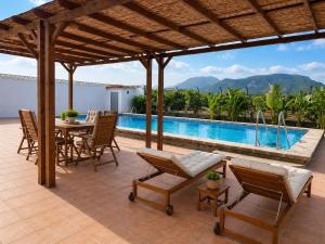 Villa in nature for groups with WiFi, AC and pool