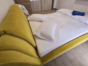 Azizi Beach Side Family Apartment - Beach Pool & Spa Resort