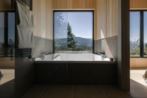 Unik Lodges Annecy - Le Zénith - Baignoire double vue sommets