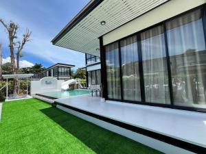 Azure Pool Villa Pattaya