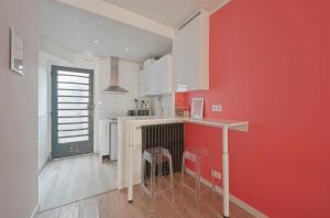Cosy street level studio for 3