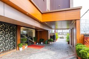 FLY VIEW Airport Residency