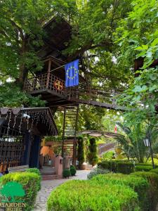 Garden Hotel, Pool & Park & Cottages