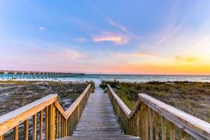 Gorgeous beachfront condo shared pool and beach access