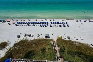 Gorgeous beachfront condo shared pool and beach access