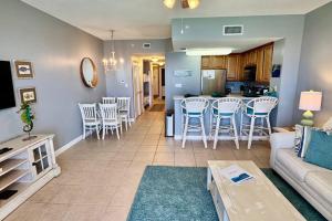Gorgeous beachfront condo shared pool and beach access