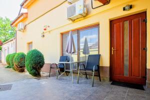 CROSS SQUARE HOUSE - Spacious 2 Level Home, 2BR, 3Baths, Terrace - by RealTrust