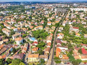 CROSS SQUARE HOUSE - Spacious 2 Level Home, 2BR, 3Baths, Terrace - by RealTrust