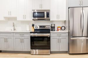 Modern 2-Bed Stay Kitchen,WIFI,WD