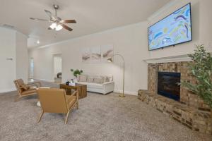 Modern Executive Queen Room R4 Work-Friendly