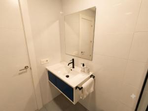 B-A Apartment 10min walk to the beach