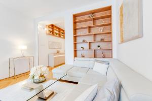 Exclusive Riverside Apartment in the Heart of Prague