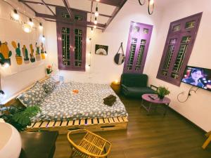 May - PURPLE ROOM