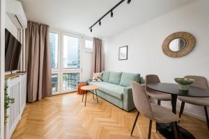 Rondo ONZ Cozy Stay Apartment by BookingHost