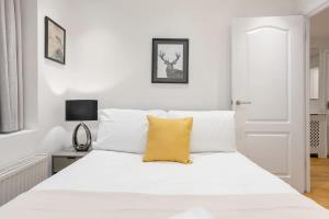Luxury 3BR Skyline Views Sleeps 7 Fast Wifi