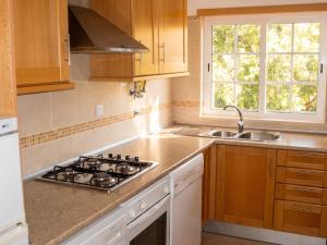 Charming Apartment in Albufeira with Shared Pool