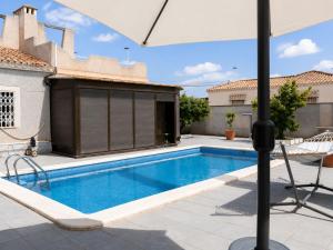 Townhouse with shared pool