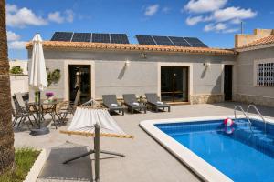 Townhouse with shared pool