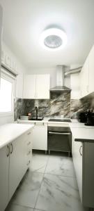 ICON Beach Apartment - 1 Min to Beach & Free Garage