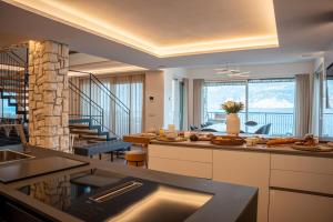Villa Infinity by Villa Luxury Garda with lake view, spa, pool, gym