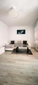 ICON Beach Apartment - 1 Min to Beach & Free Garage