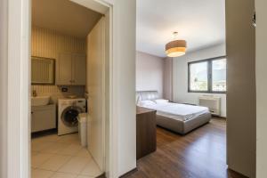 City Lights Apartment 2BR with Balcony by PikHost