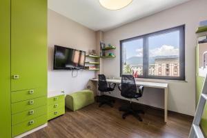 City Lights Apartment 2BR with Balcony by PikHost