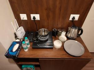 Stay at Sunflower Suite Omaxe india tradecentre, Alpha 2 near Parichowk , expomart, Noida international airport,Greater Noida
