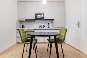 Blueground Prague 2 furnished Náměstí Míru PRG-44