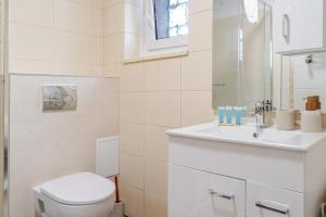 Staromiejska Comfort Apartment by BookingHost