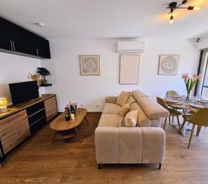 Le Berlioz, Renovated and private parking AC