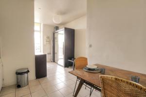 Charming with balcony in the heart of the 7th