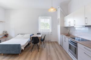 Lewakowskiego Homely Apartment by BookingHost