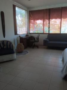 HABITACIÓN DIAGONAL A LA MURALLA & LA SERREZUELA - detrás de la playa