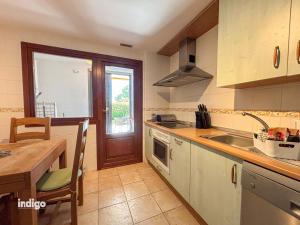 Modern Garden Apartment - WAT01